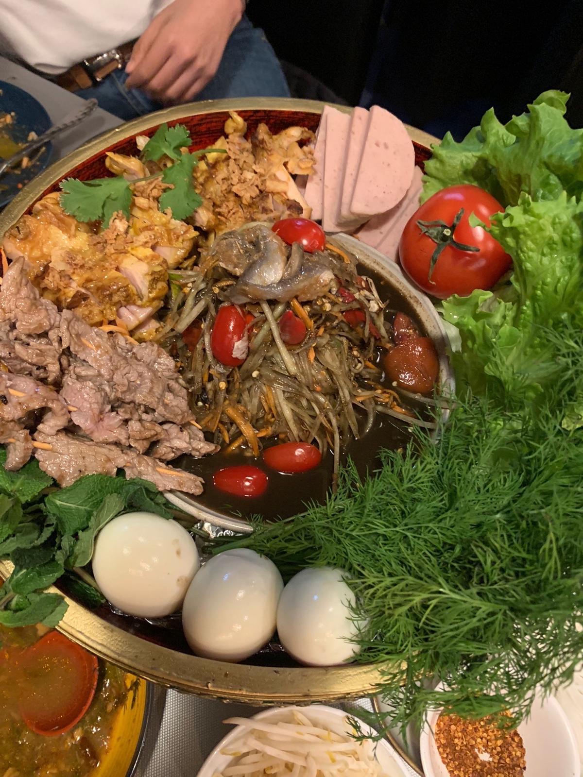 Grande salade thaïe traditionnelle