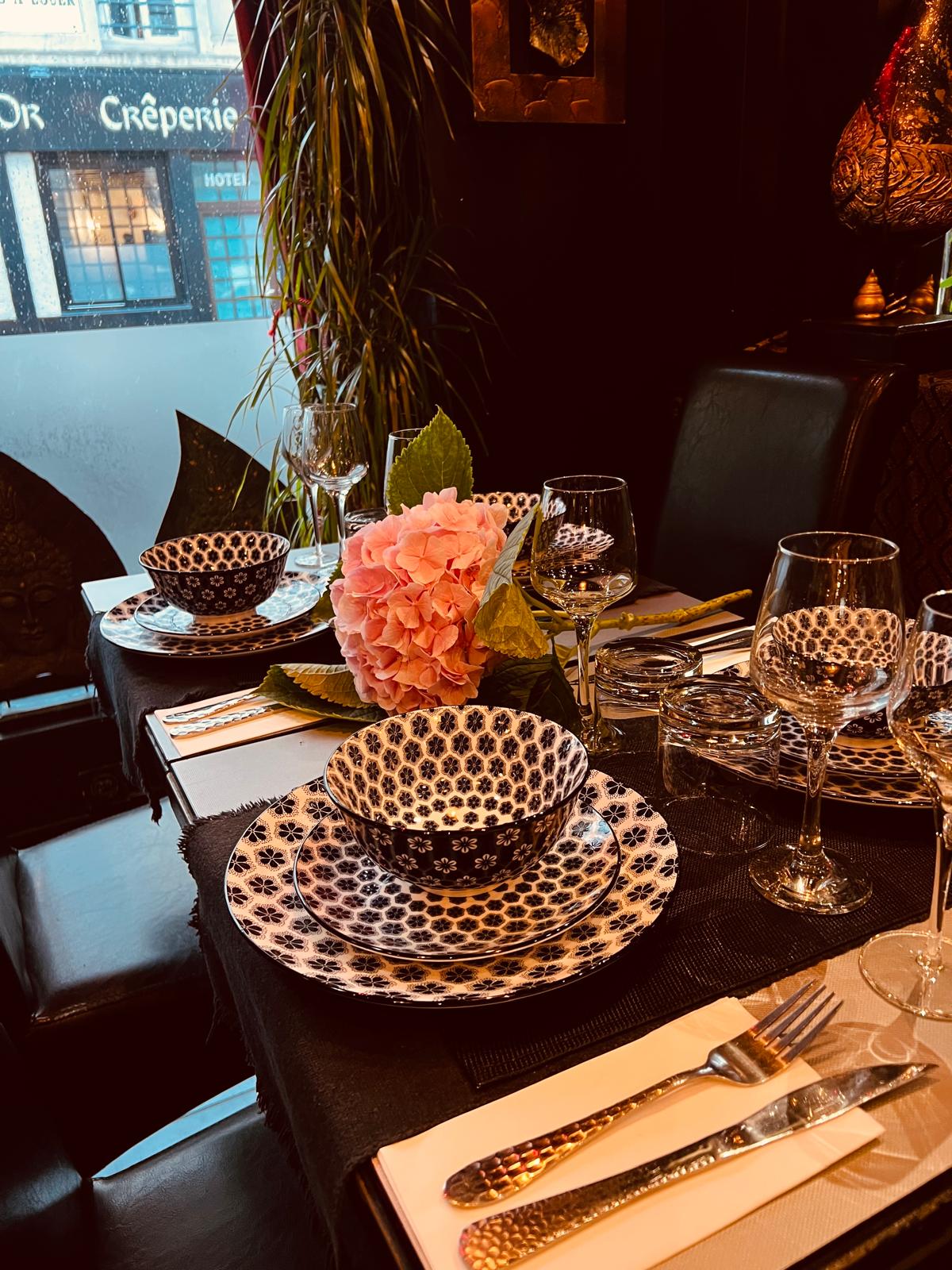 Art de la table, vaisselle à motifs
