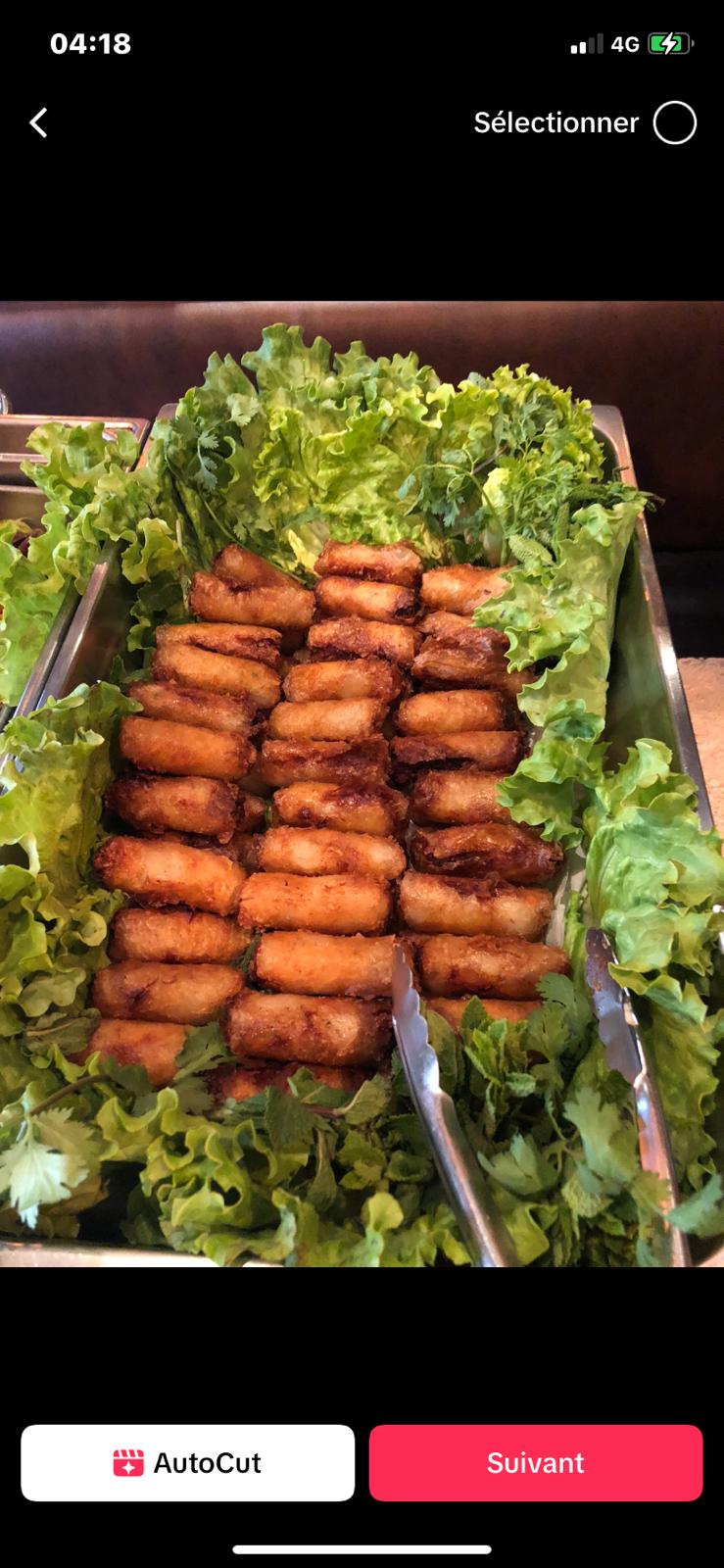Nems dorés sur lit de salade